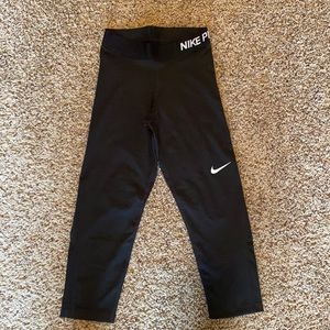 XS Nike Pro Cropped Leggings